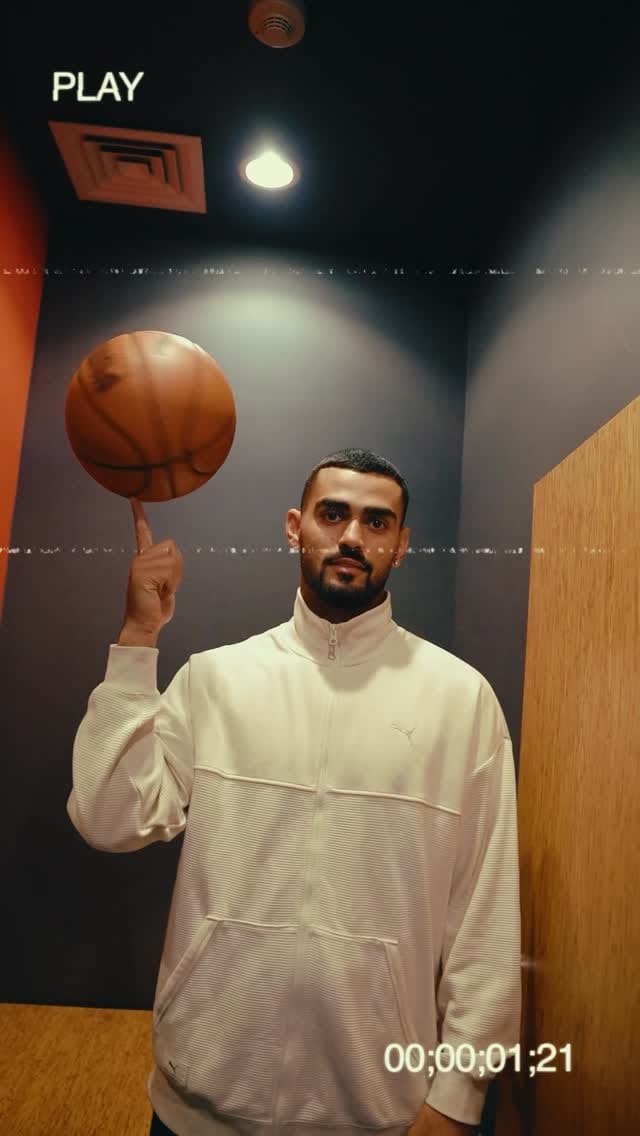 Post 4 by 𝗘𝗚 on Instagram (video)