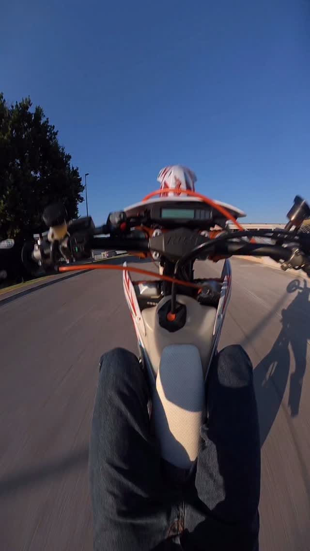 Post 1 by PIT🥕SUPERMOTO on Instagram (video)
