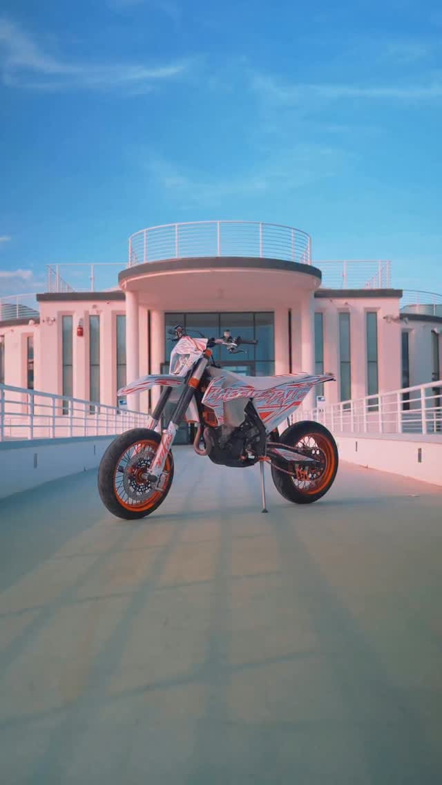 Post 6 by PIT🥕SUPERMOTO on Instagram (video)