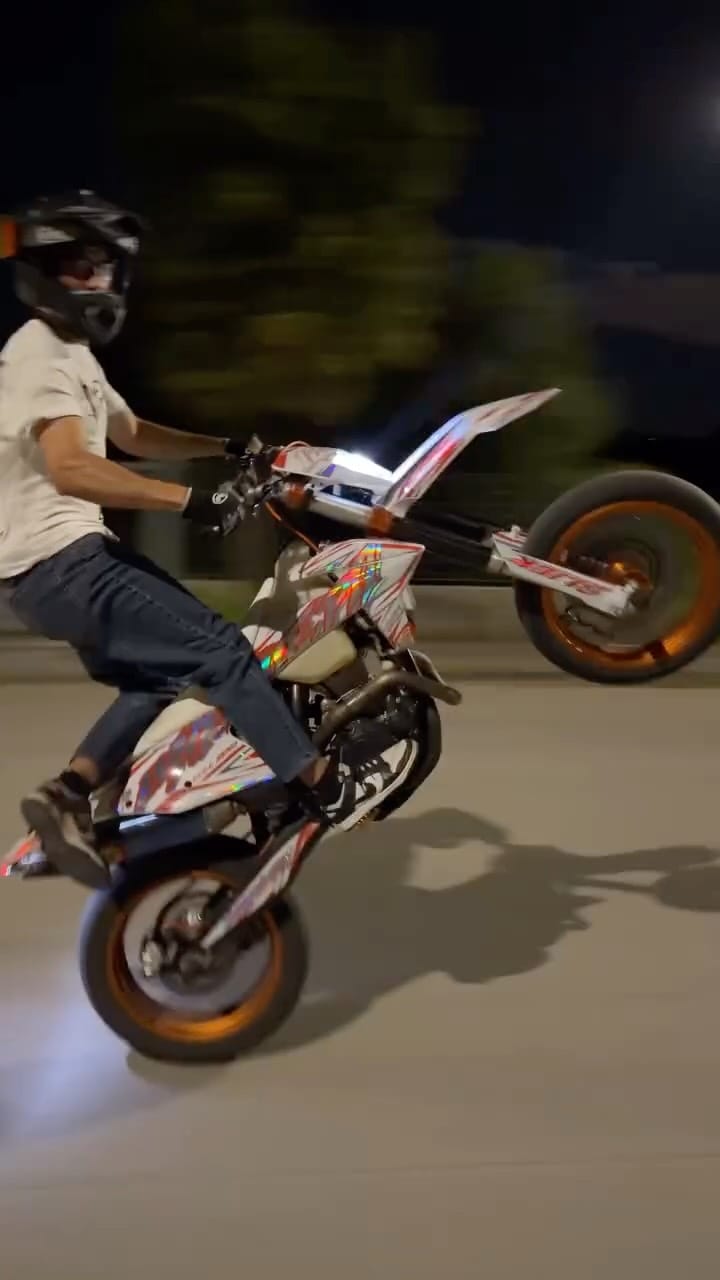 Post 2 by PIT🥕SUPERMOTO on Instagram (video)