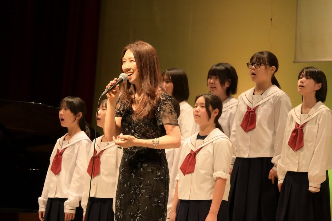 Post 3 by 大島花子 on Instagram (carousel)