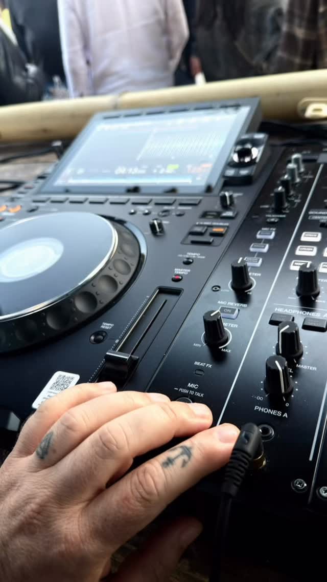 Post 6 by Dim Zach on Instagram (video)