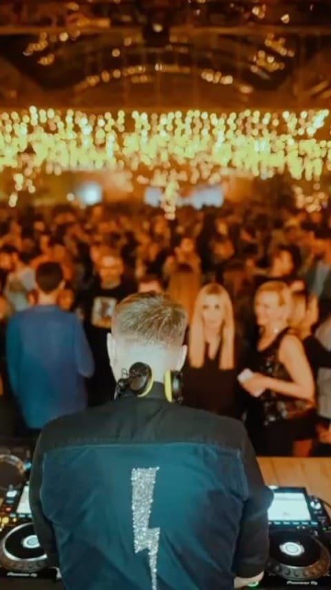 Post 10 by Dim Zach on Instagram (video)