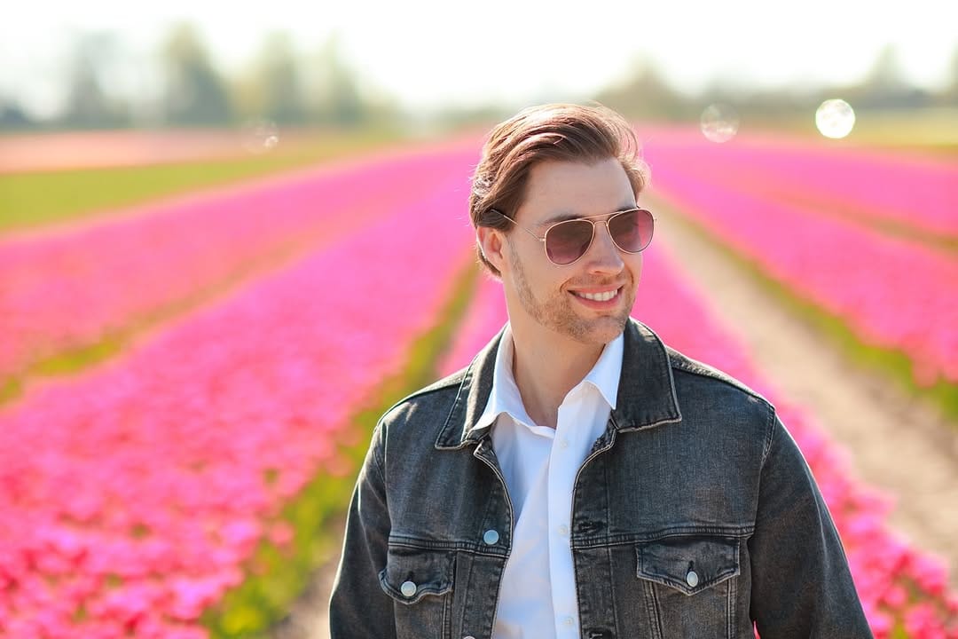 Post 8 by Gijs Van Winkelhof on Instagram (carousel)