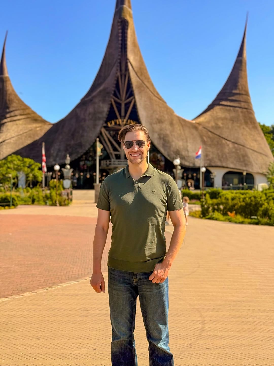 Post 5 by Gijs Van Winkelhof on Instagram (carousel)