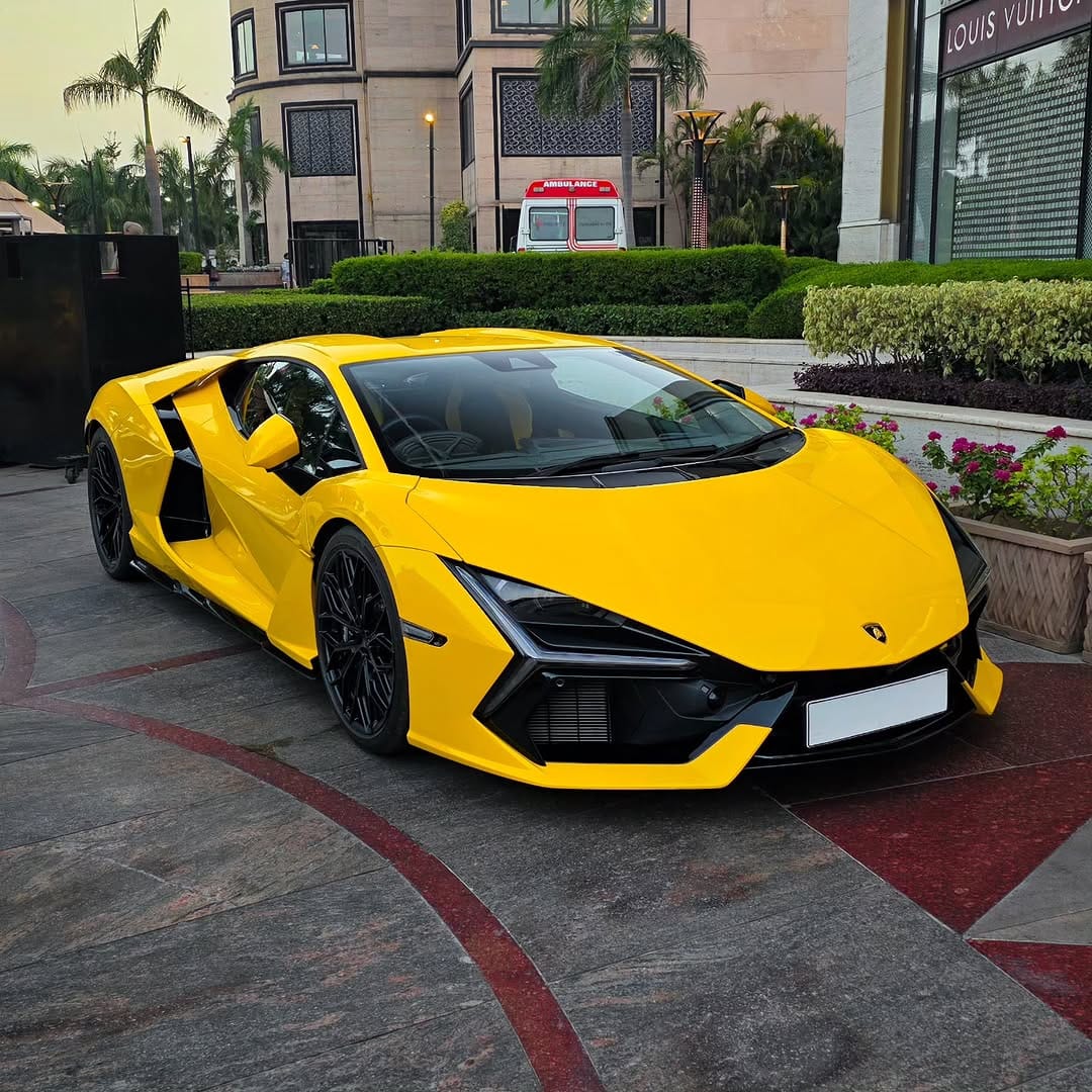 Post 5 by Delhisupercars 🇮🇳 on Instagram (carousel)