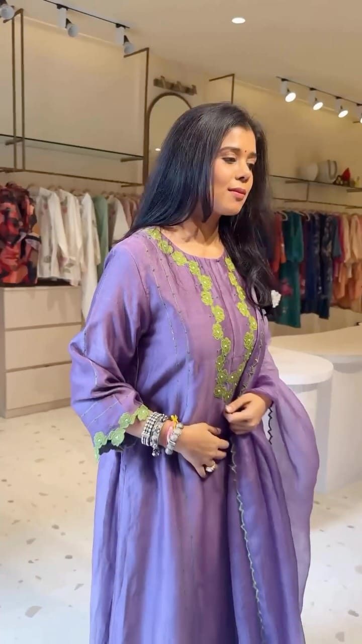 Post 2 by Shruti Jain | Designer | Stylist on Instagram (video)