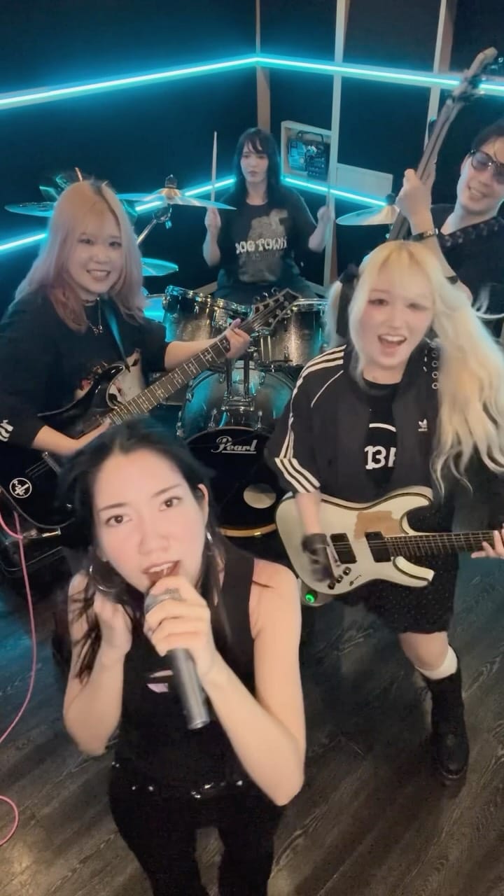 Post 8 by Min หมิง on Instagram (video)