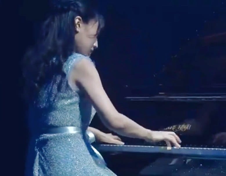 Post 10 by 小出はるな / Haruna Koide on Instagram (carousel)