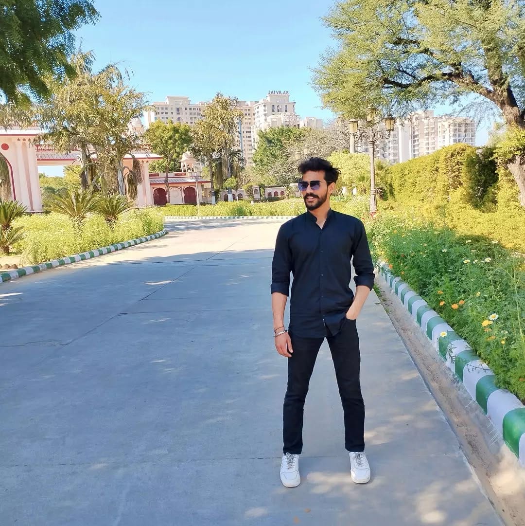 Post 4 by ℕ𝕚𝕥𝕚𝕤𝕙 𝕂𝕦𝕞𝕒𝕨𝕒𝕥 on Instagram (image)