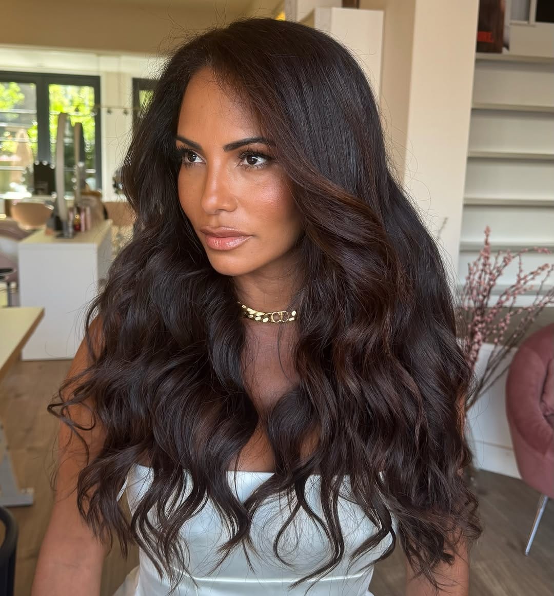 Post 1 by Glow premium hair extensions Amsterdam haarverlenging on Instagram (carousel)