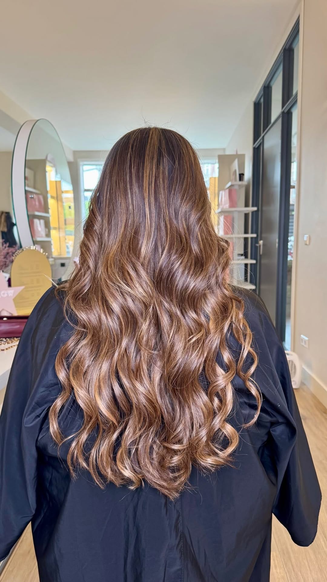 Post 6 by Glow premium hair extensions Amsterdam haarverlenging on Instagram (video)