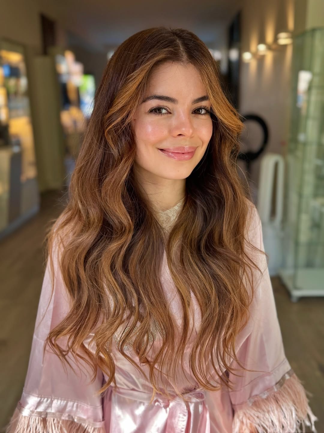 Post 5 by Glow premium hair extensions Amsterdam haarverlenging on Instagram (carousel)