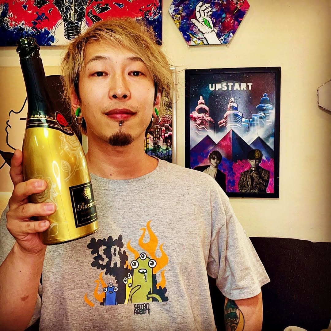 Post 9 by Shunsuke Tokumasu on Instagram (carousel)