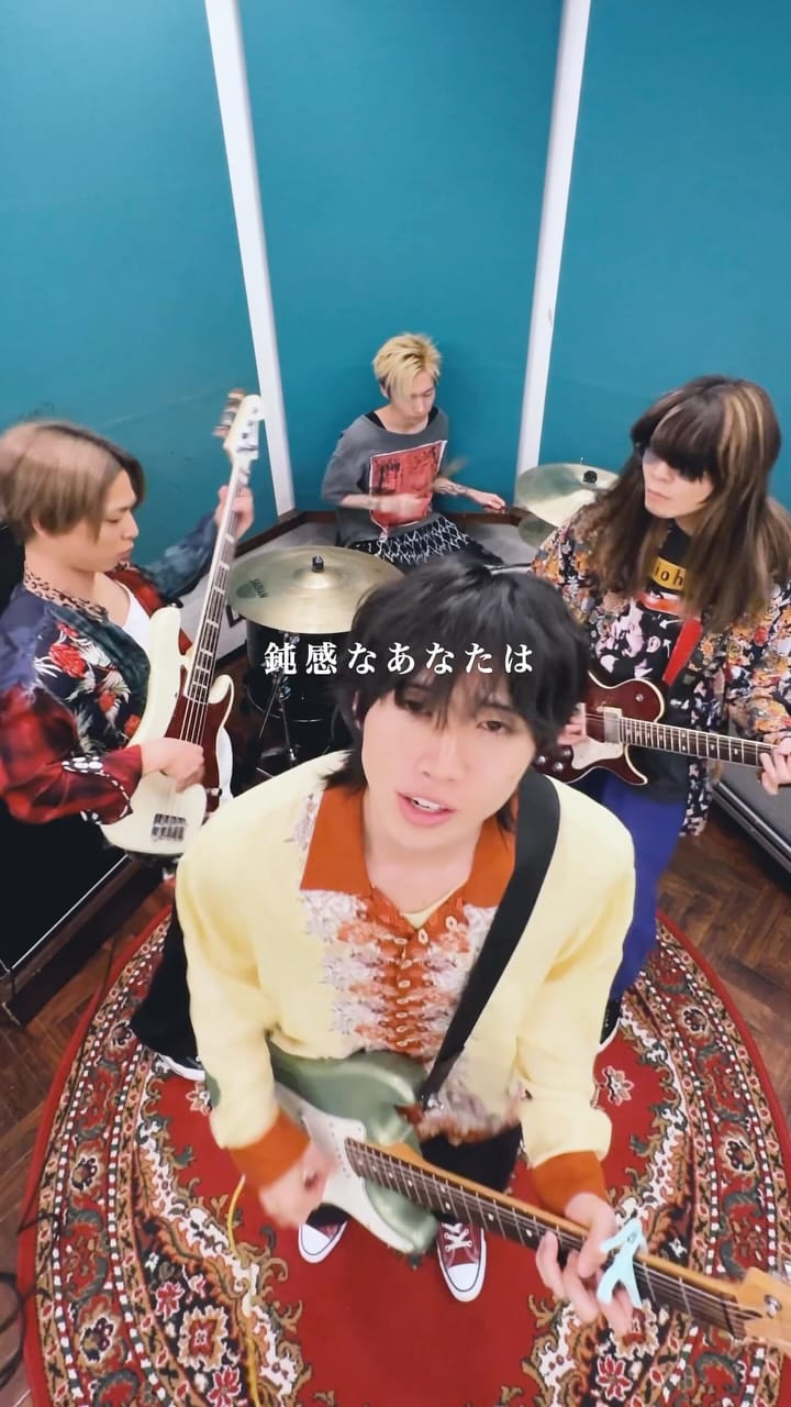 Post 4 by 13.3g(ジュウサンテンサングラム) on Instagram (video)