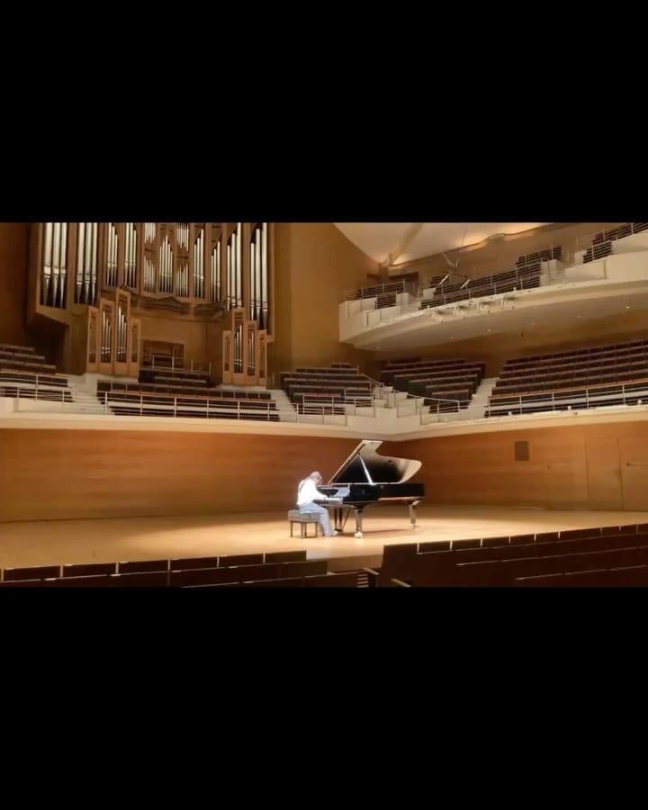 Post 6 by 鈴木愛美　Manami Suzuki on Instagram (carousel)