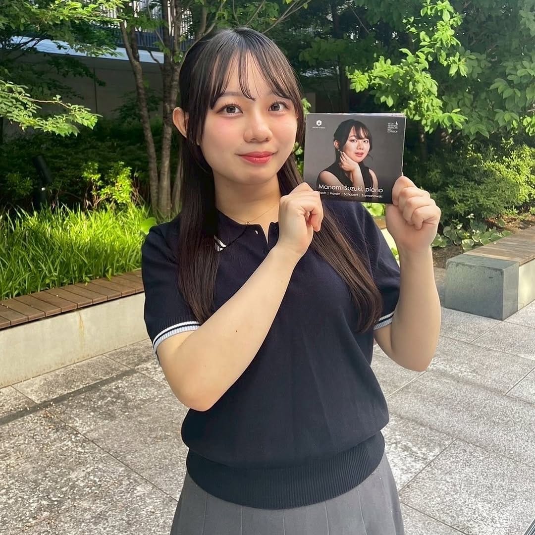 Post 9 by 鈴木愛美　Manami Suzuki on Instagram (carousel)