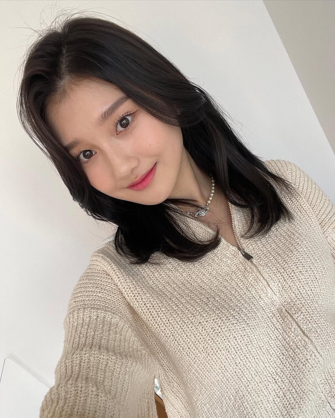 Post 5 by FAVORITE(페이버릿) on Instagram (carousel)