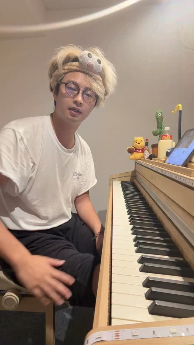 Post 1 by HIRO（耳コピのヒロ） on Instagram (video)