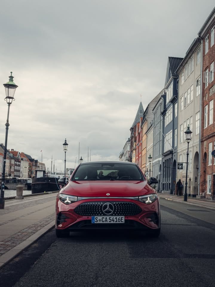 Post 8 by Mercedes-Benz España on Instagram (carousel)