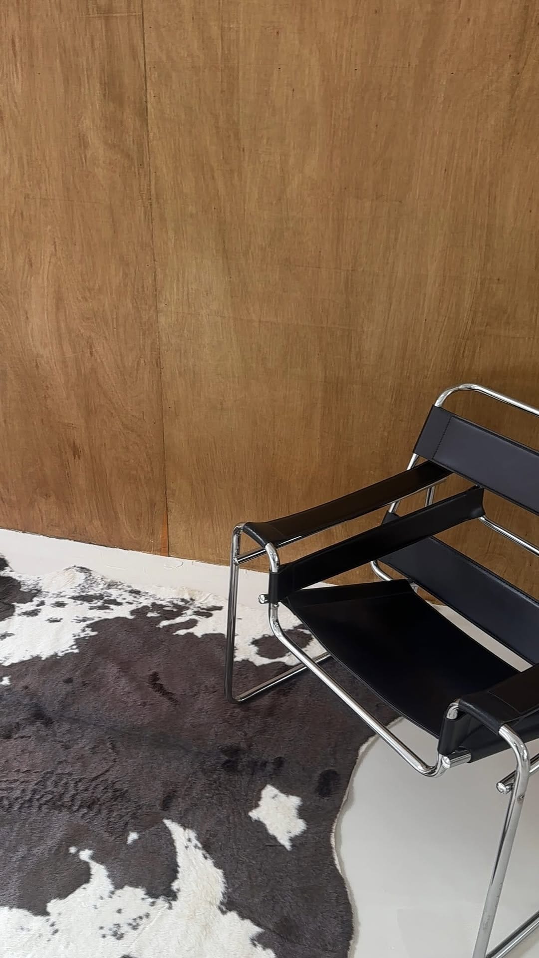 Post 1 by T I A on Instagram (video)