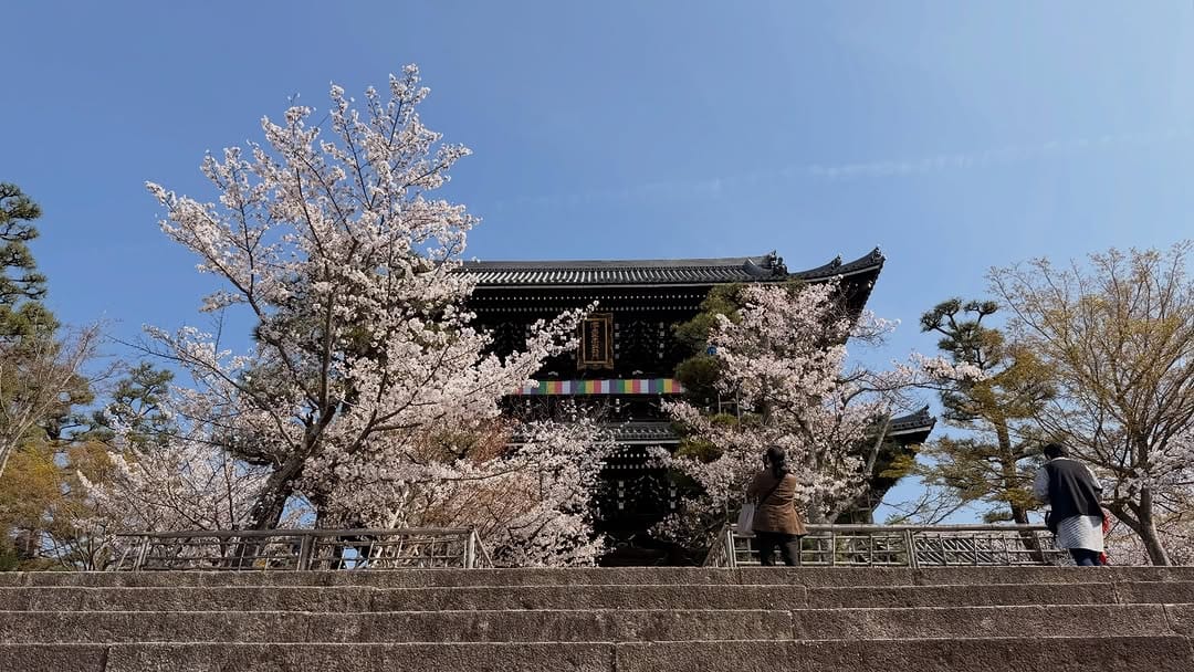 Post 9 by くろ谷 金戒光明寺 on Instagram (image)
