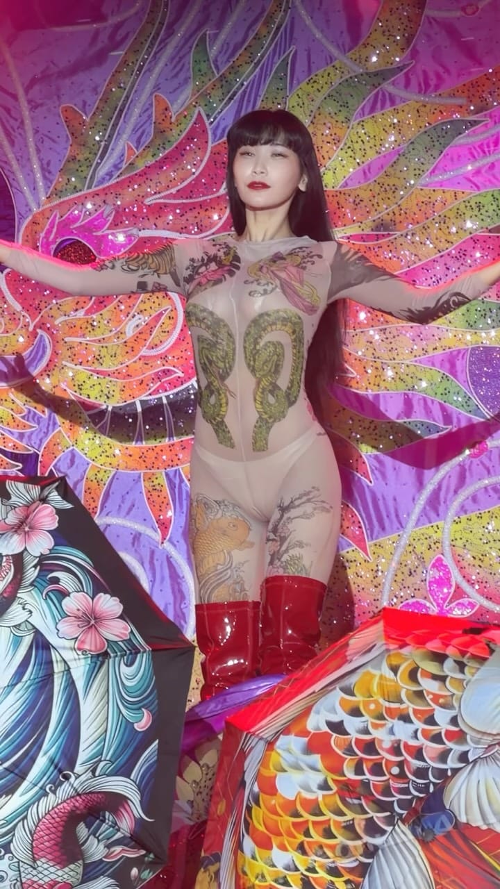 Post 6 by 一吹🐺Burlesque on Instagram (video)