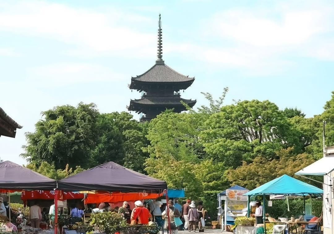 Post 3 by 東寺 拝観【公式】Toji Temple on Instagram (carousel)