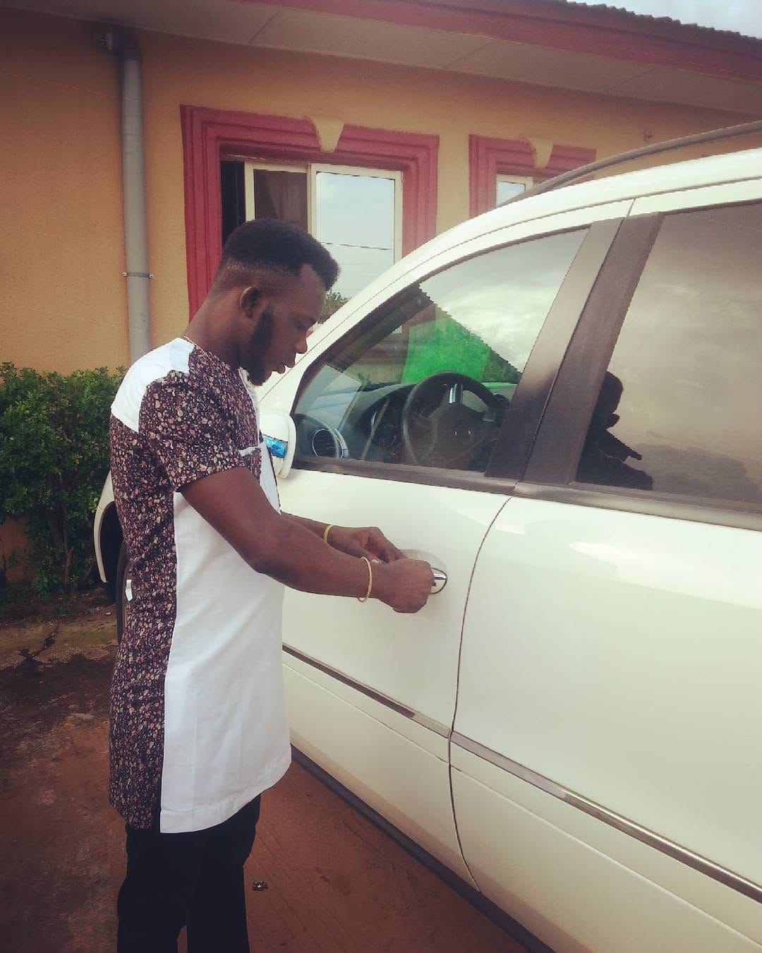 Post 1 by tutor couture on Instagram (image)