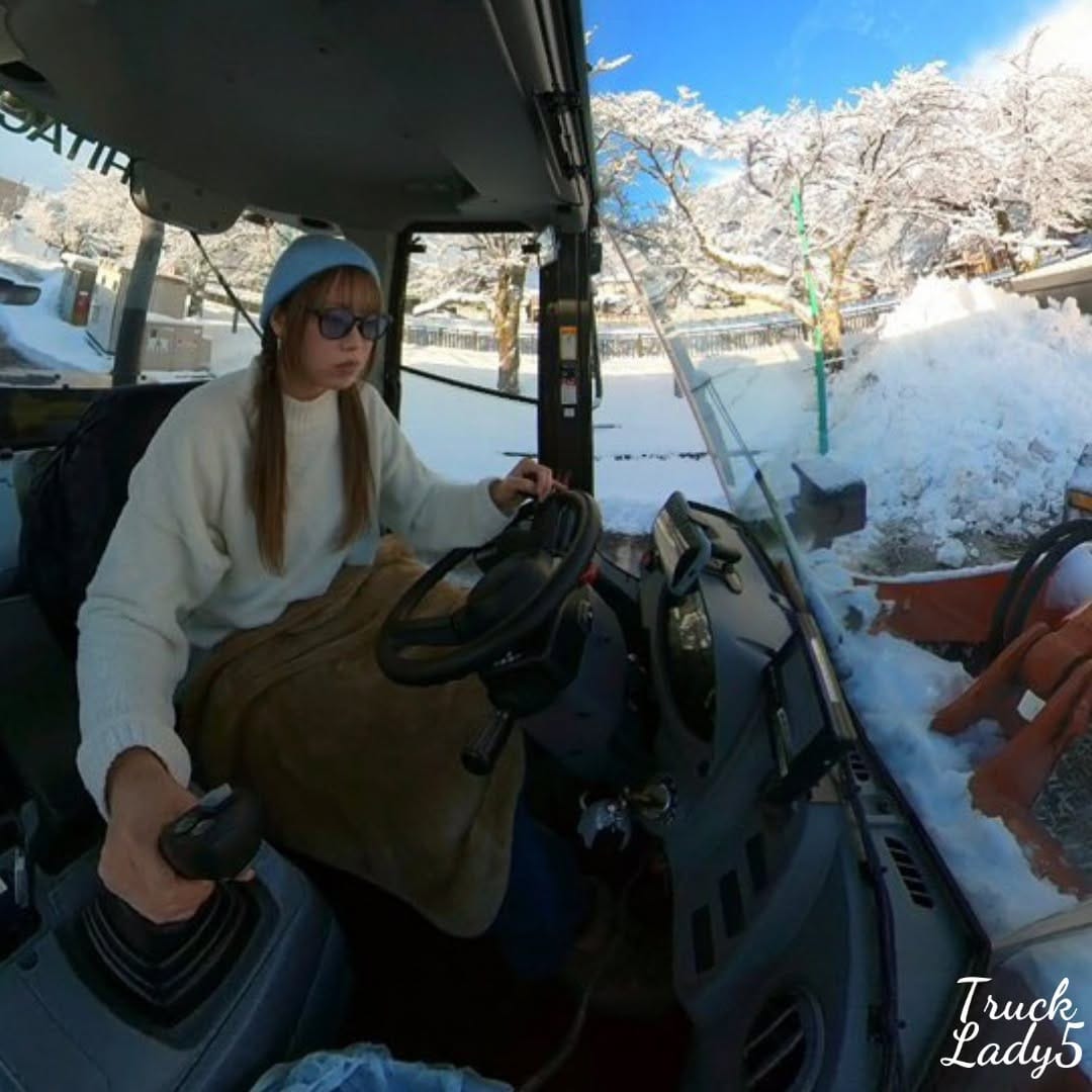 Post 5 by Truck Lady5 トラックレディーゴー on Instagram (carousel)