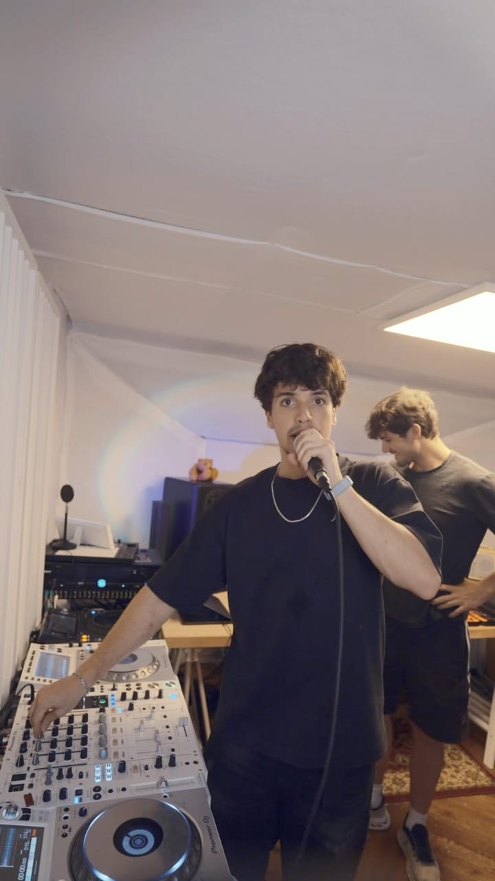 Post 2 by GRAY on Instagram (video)