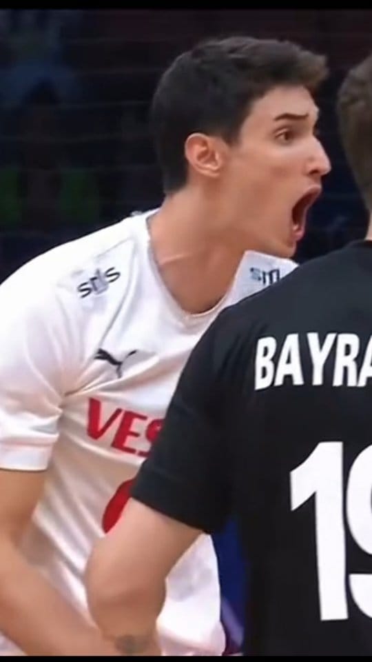 Post 4 by Efe Mandıracıı on Instagram (video)