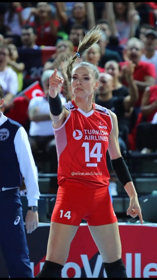 Post 2 by Efe Mandıracıı on Instagram (video)