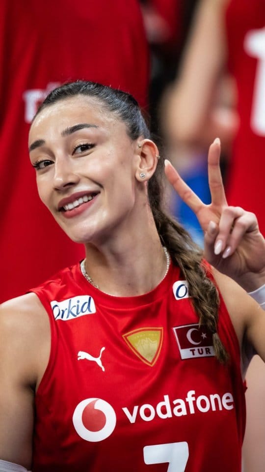 Post 8 by Efe Mandıracıı on Instagram (video)