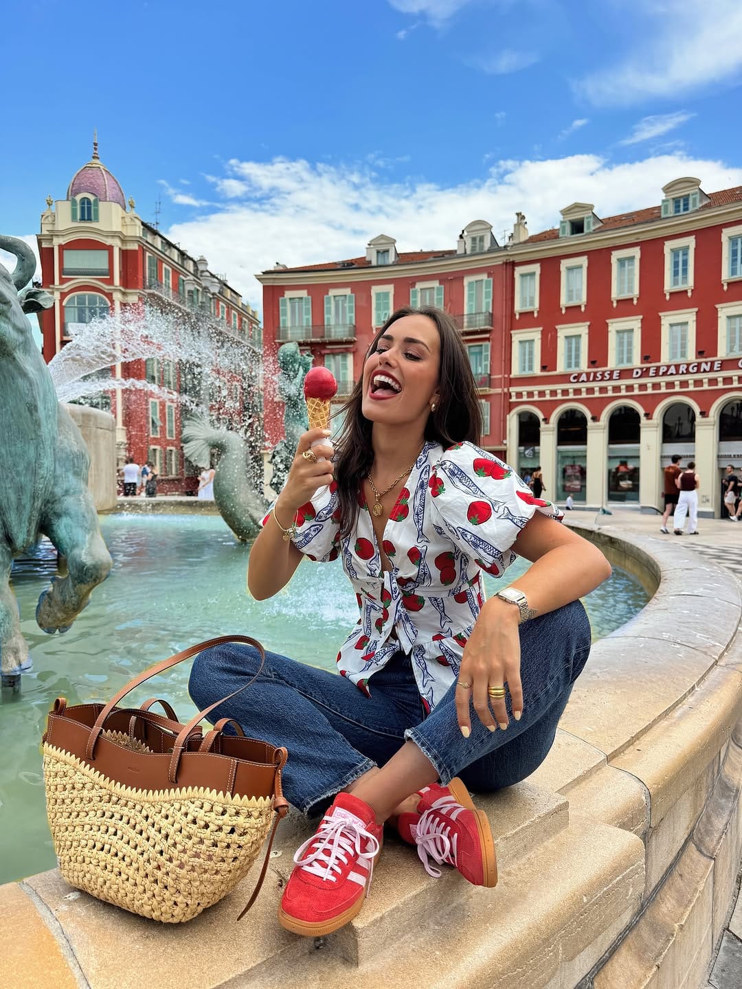 Post 6 by CLARA MILANO on Instagram (carousel)