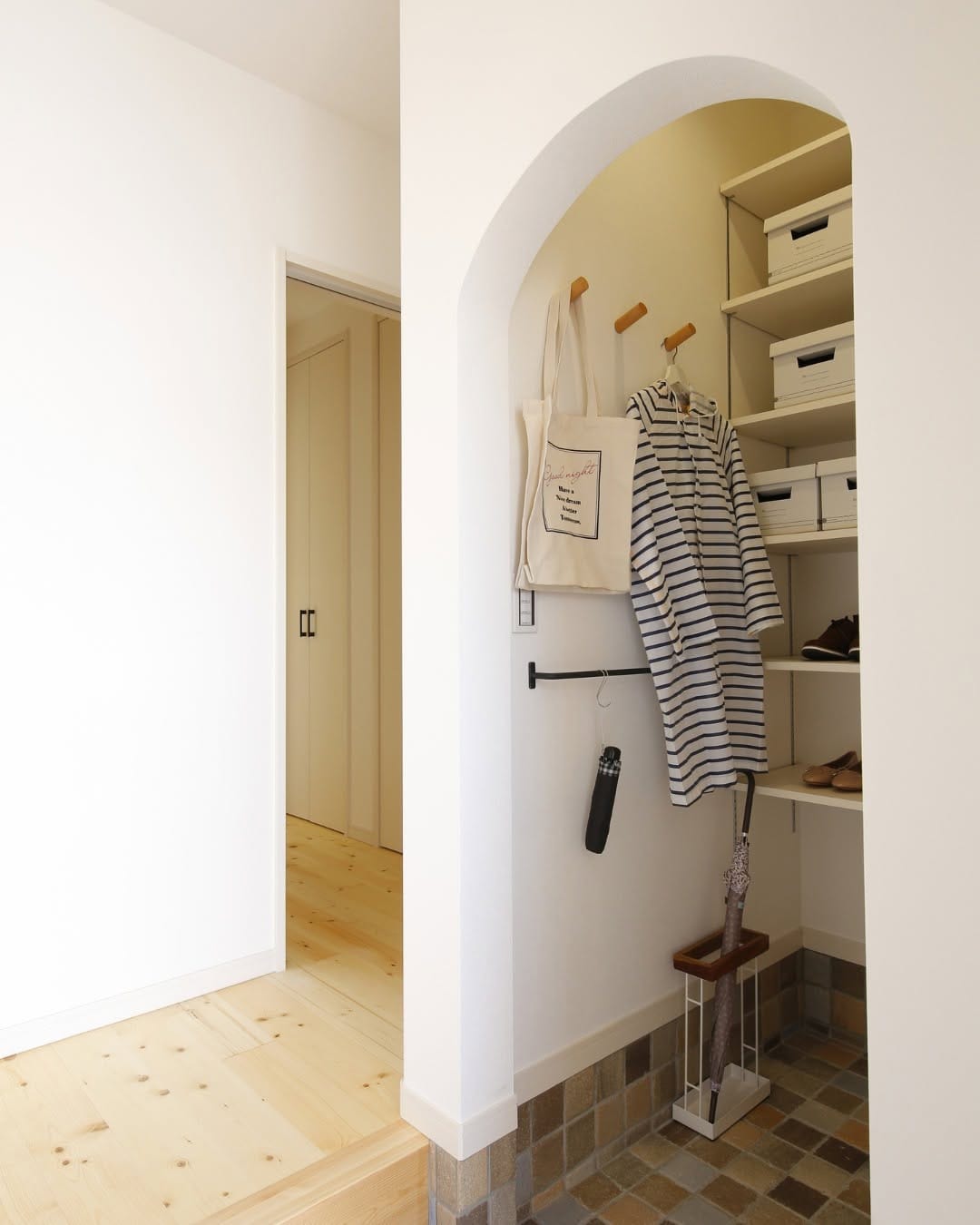 Post 3 by 木の家専門店　イクリア　明石店 on Instagram (carousel)