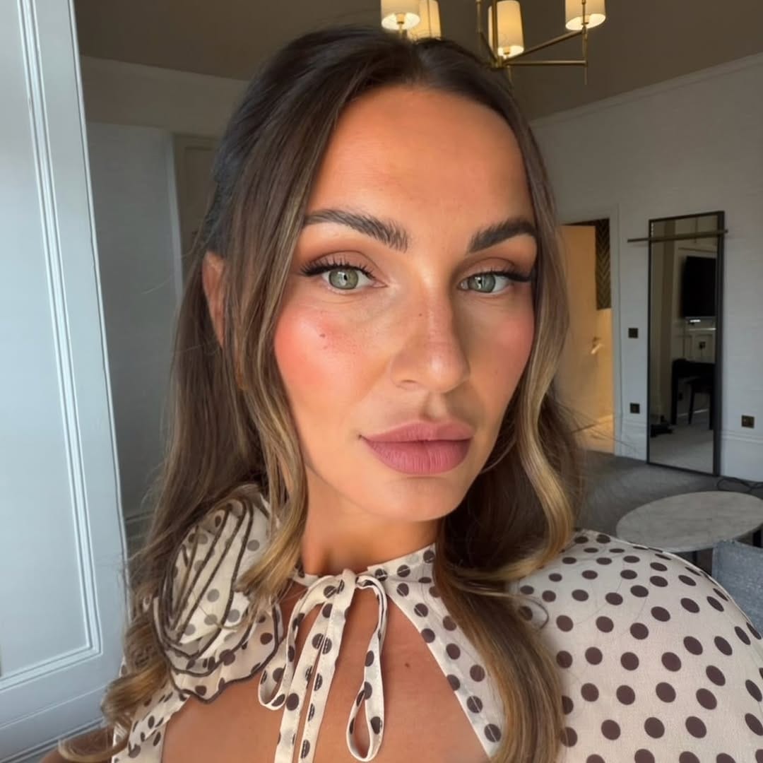 Post 6 by Samantha Faiers on Instagram (carousel)