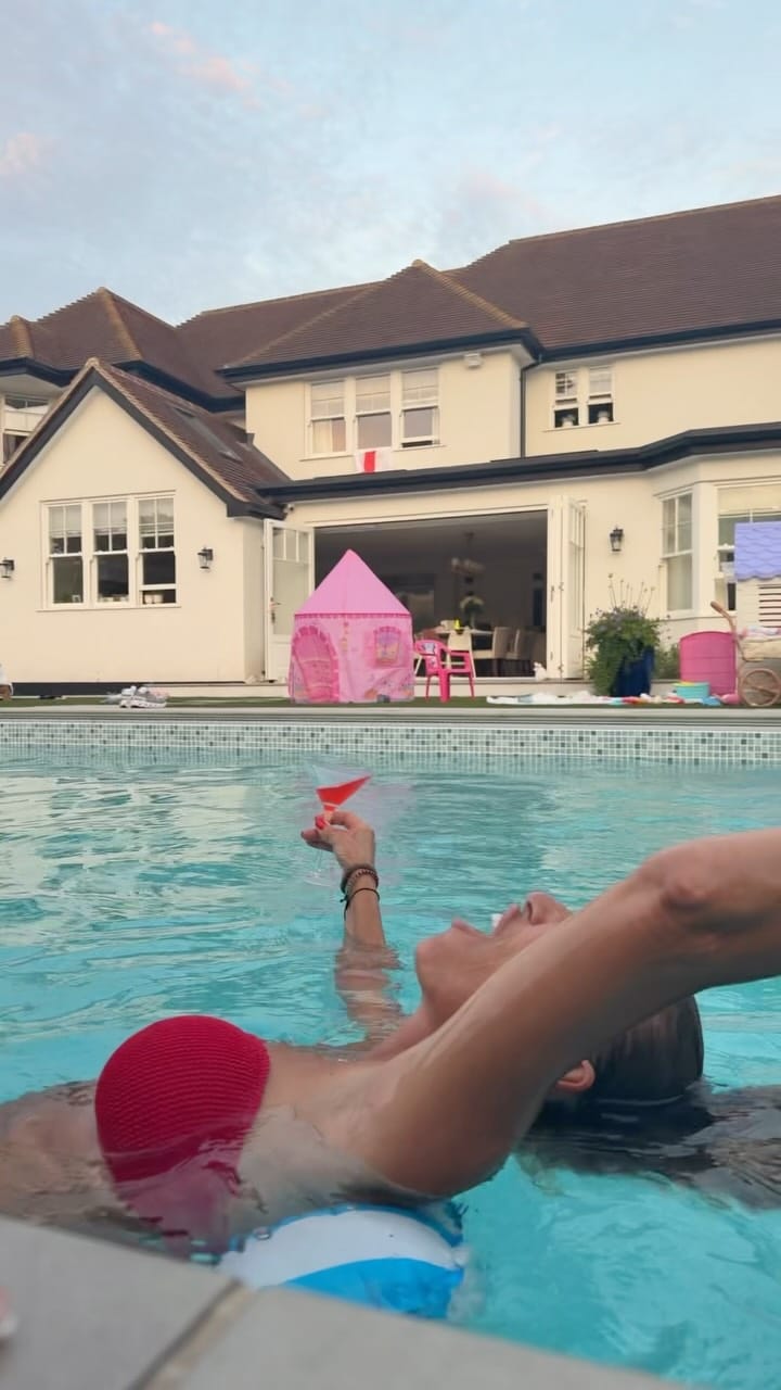 Post 5 by Samantha Faiers on Instagram (video)