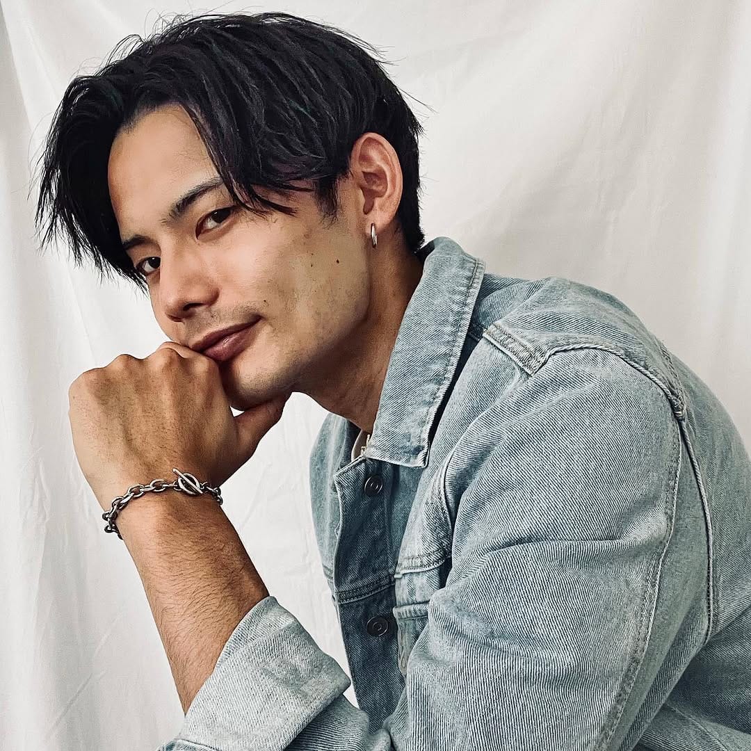 Post 4 by 𝐒𝐔𝐆𝐈𝐑𝐘𝐎 on Instagram (carousel)