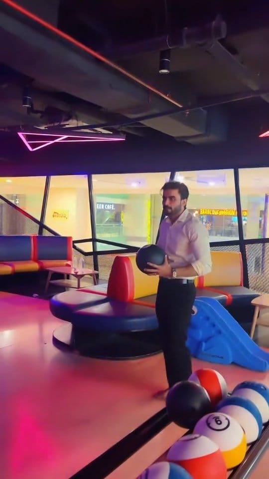 Post 1 by OMKAR SHARMA on Instagram (video)