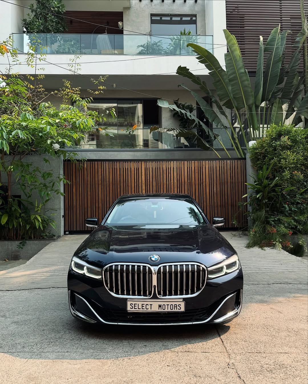 Post 10 by SELECT-MOTORS on Instagram (carousel)