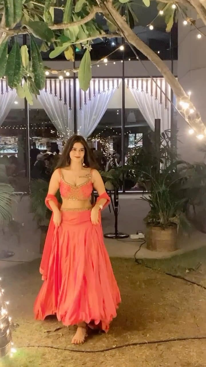 Post 2 by Jyoti Dubey on Instagram (video)
