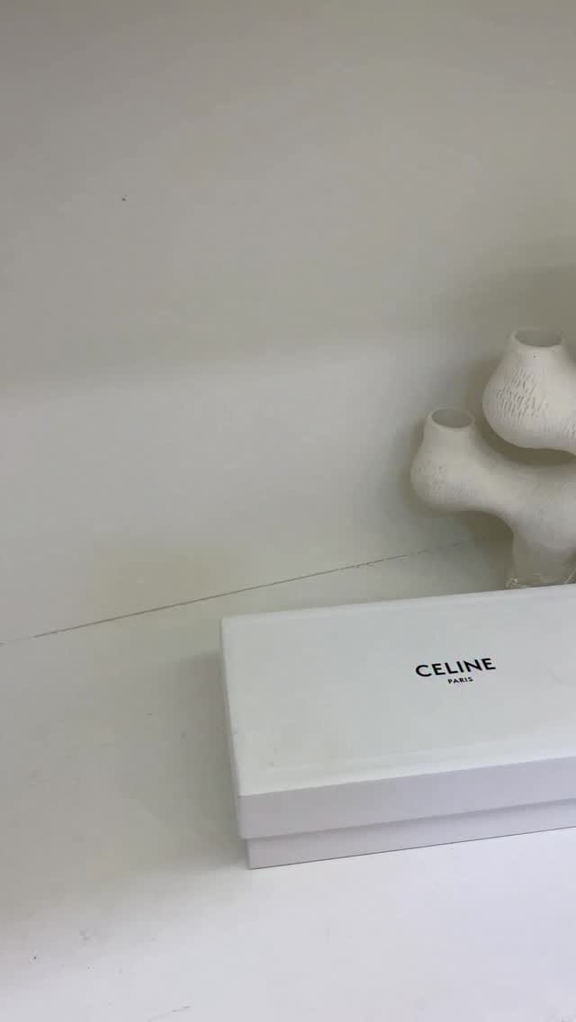 Post 7 by Femme onlineshop on Instagram (video)