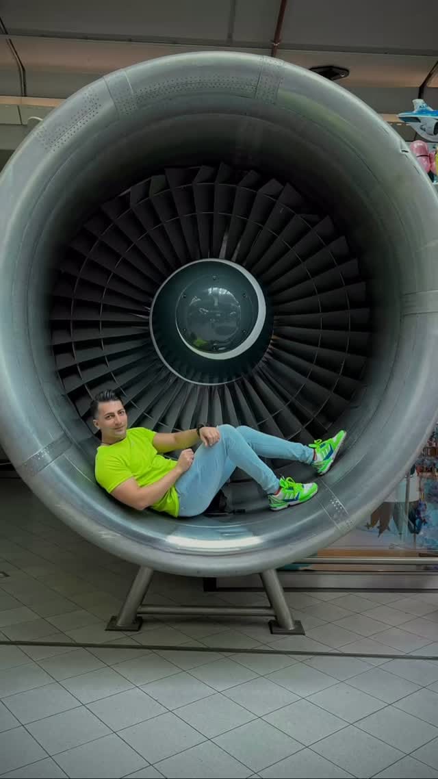 Post 5 by Ashkan Shams on Instagram (video)