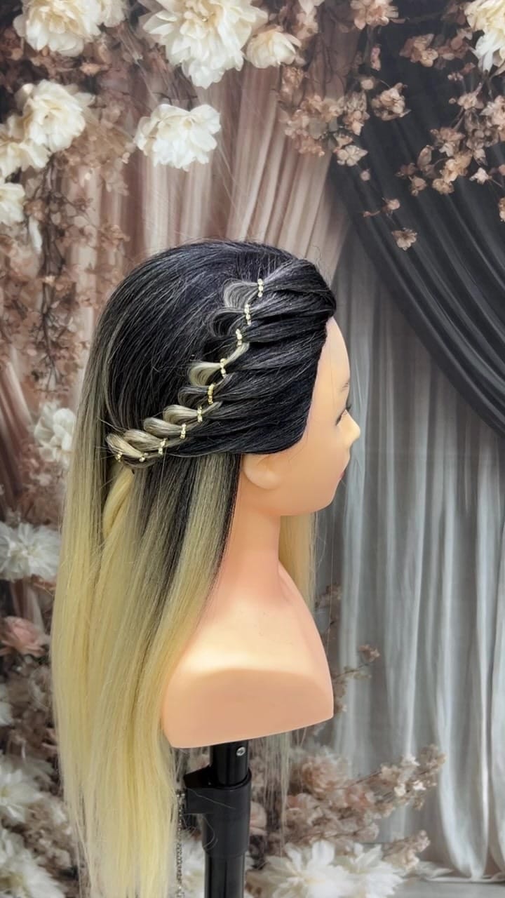 Post 8 by RITU SHARMA MAKEOVERS🧿 on Instagram (video)