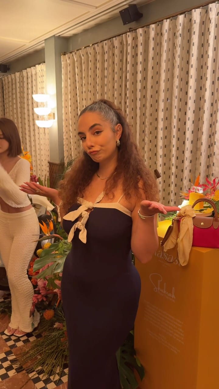 Post 8 by Andrea Charls on Instagram (video)