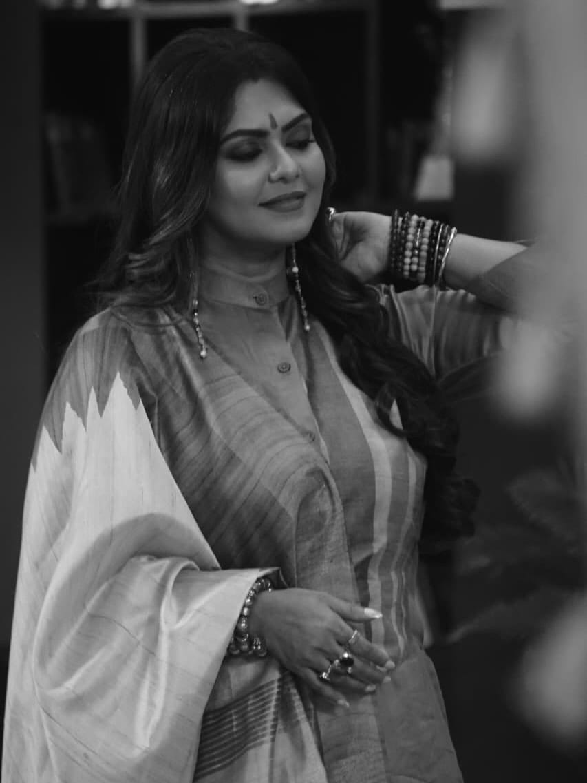 Post 8 by Rinku Dutta Roy on Instagram (carousel)