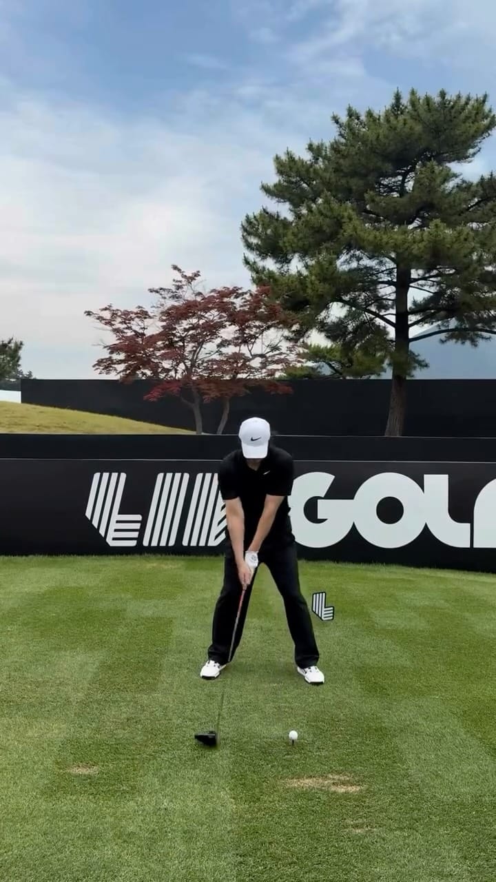 Post 2 by 천정명 on Instagram (video)