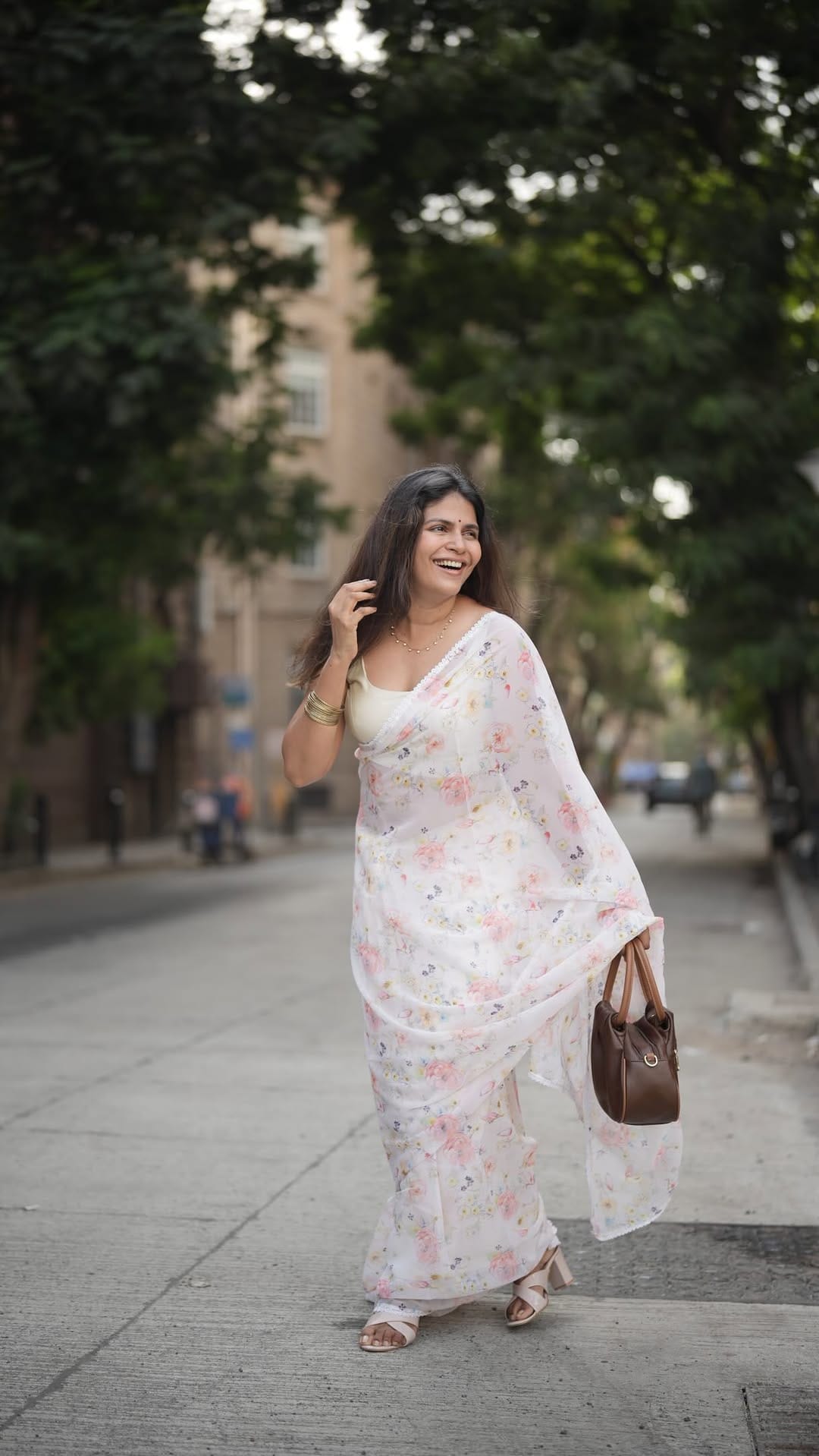 Post 4 by Shreya Jog on Instagram (video)