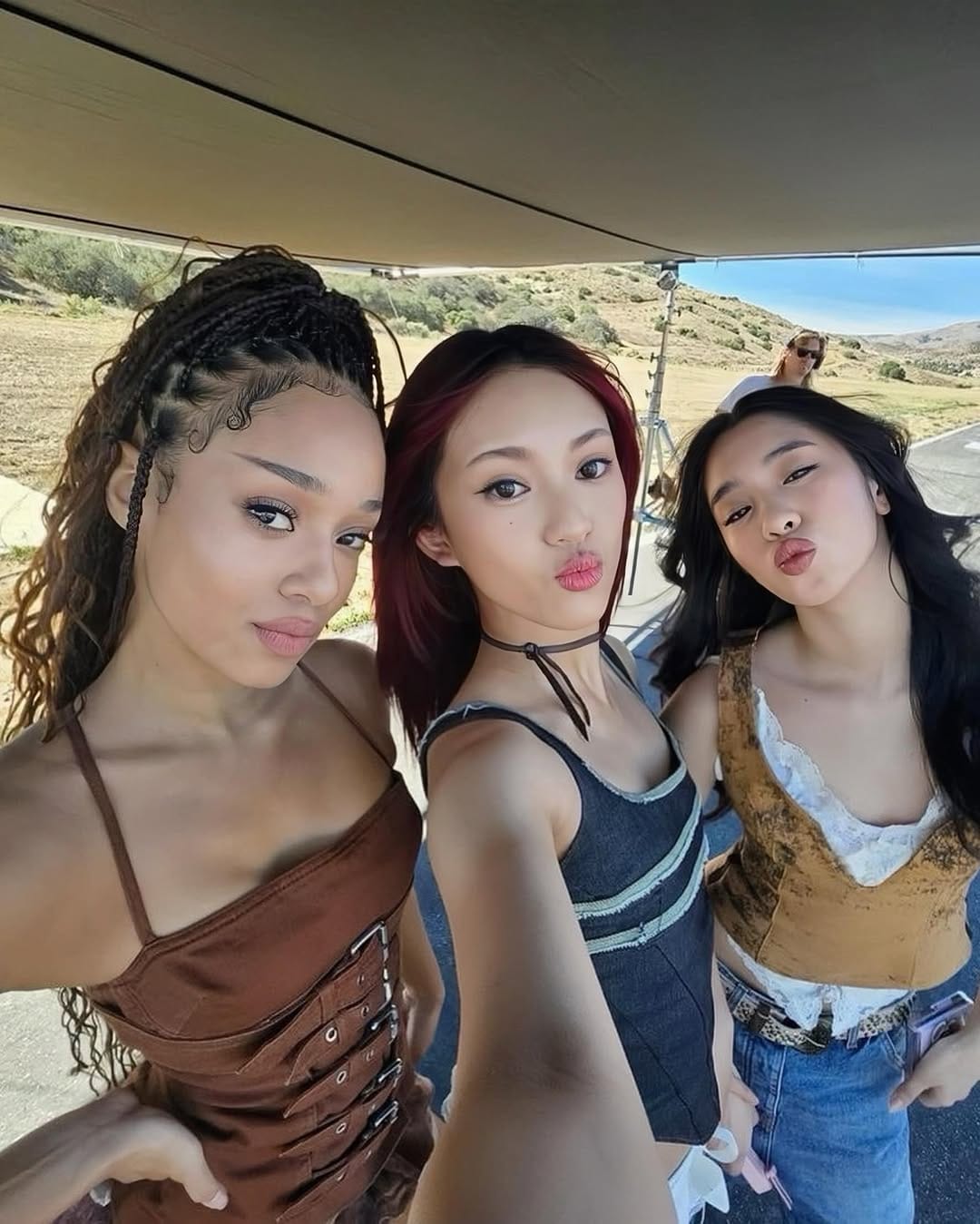 Post 6 by MANON KATSEYE (fanpage) on Instagram (carousel)